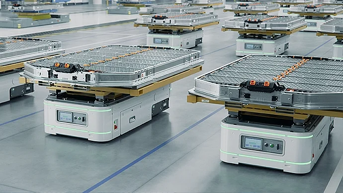 Ladelösungen für AGV: Kontinuierliche Energieversorgung oder Opportunity Charging?