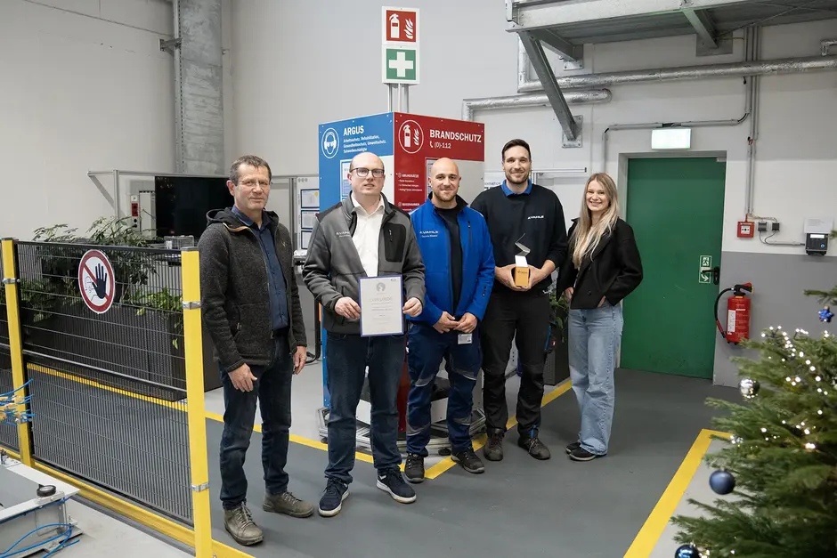 Das VAHLE Projektteam erhält den silbernen Sicherheitspreis der BGHM