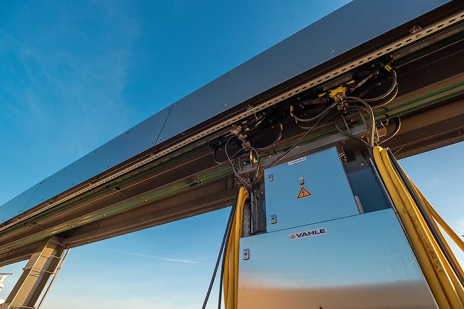 Das Stromschienensystem von VAHLE ermöglicht dauerhafte Energieversorgung.