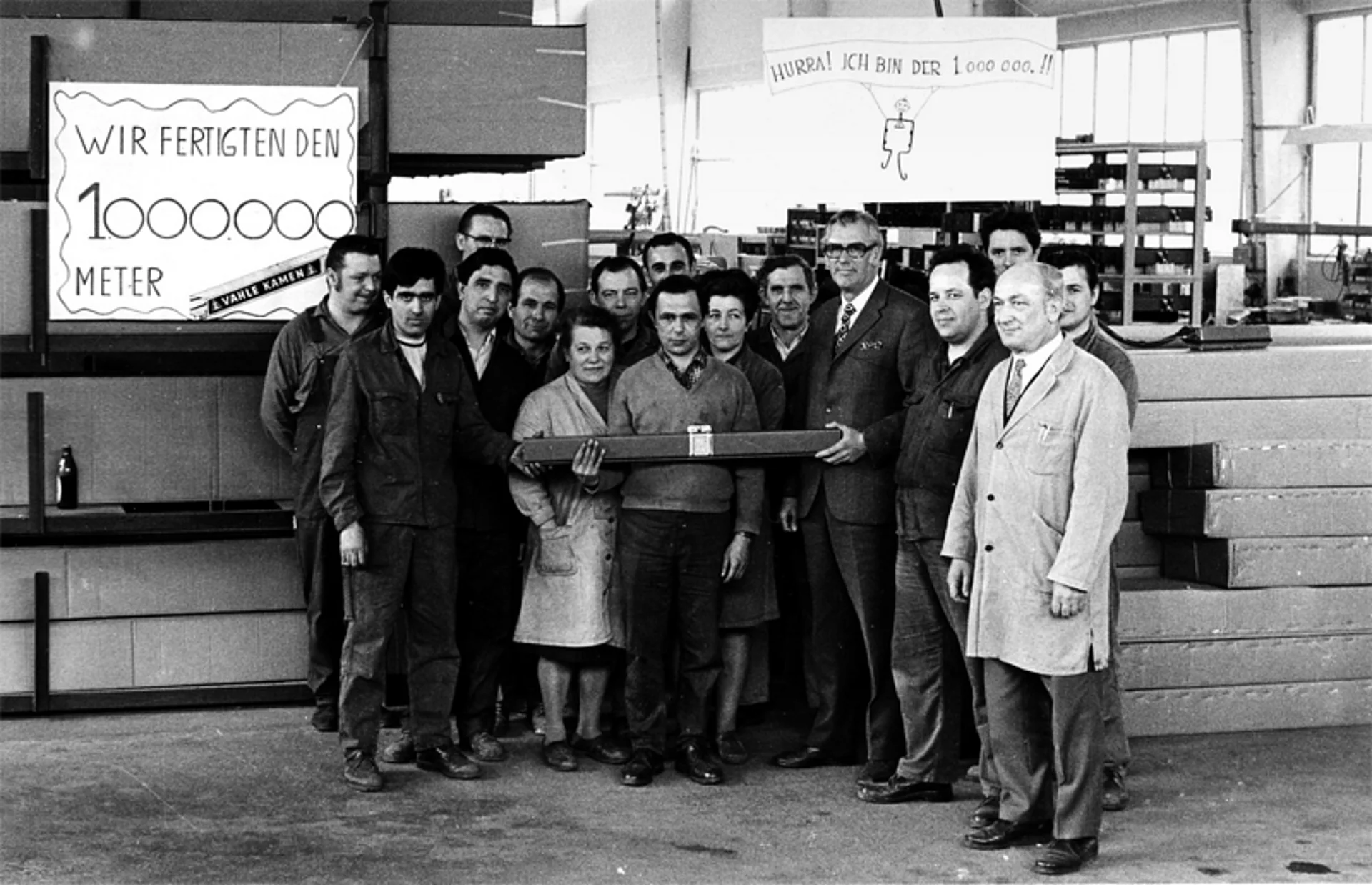 Producción del carril conductor de 1.00.000 metros