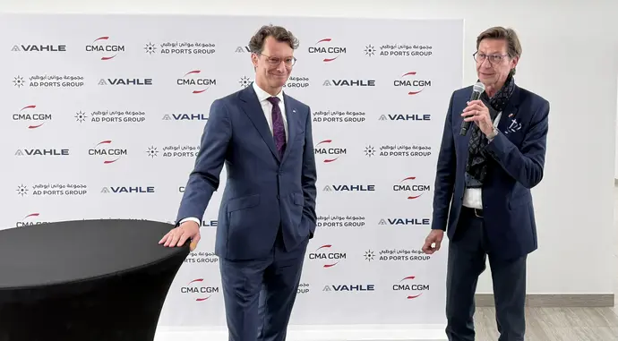 Gemeinsam für die Wirtschaft von morgen: VAHLE CEO Achim Dries (rechts) als Vertreter der NRW-Delegation zusammen mit Ministerpräsident Hendrik Wüst in den Vereinigten Arabischen Emiraten. (Foto: VAHLE)