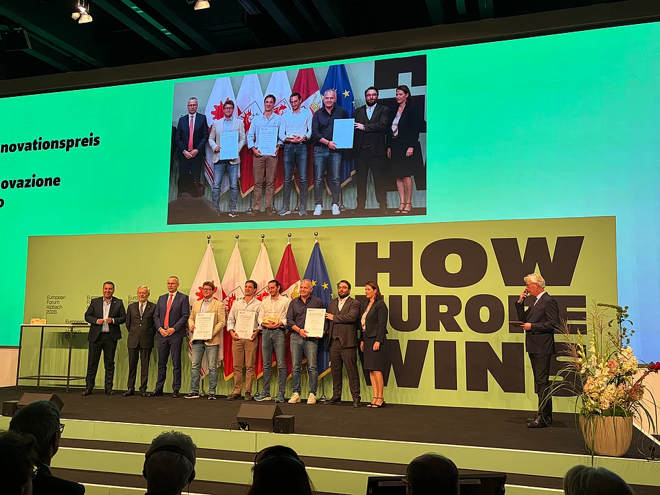 Representatives of the three winning projects in the ‘Concepts/Prototypes’ category at the 2026 Euregio Innovation Award ceremony on the main stage in Alpbach. (Photo: VAHLE Automation)
