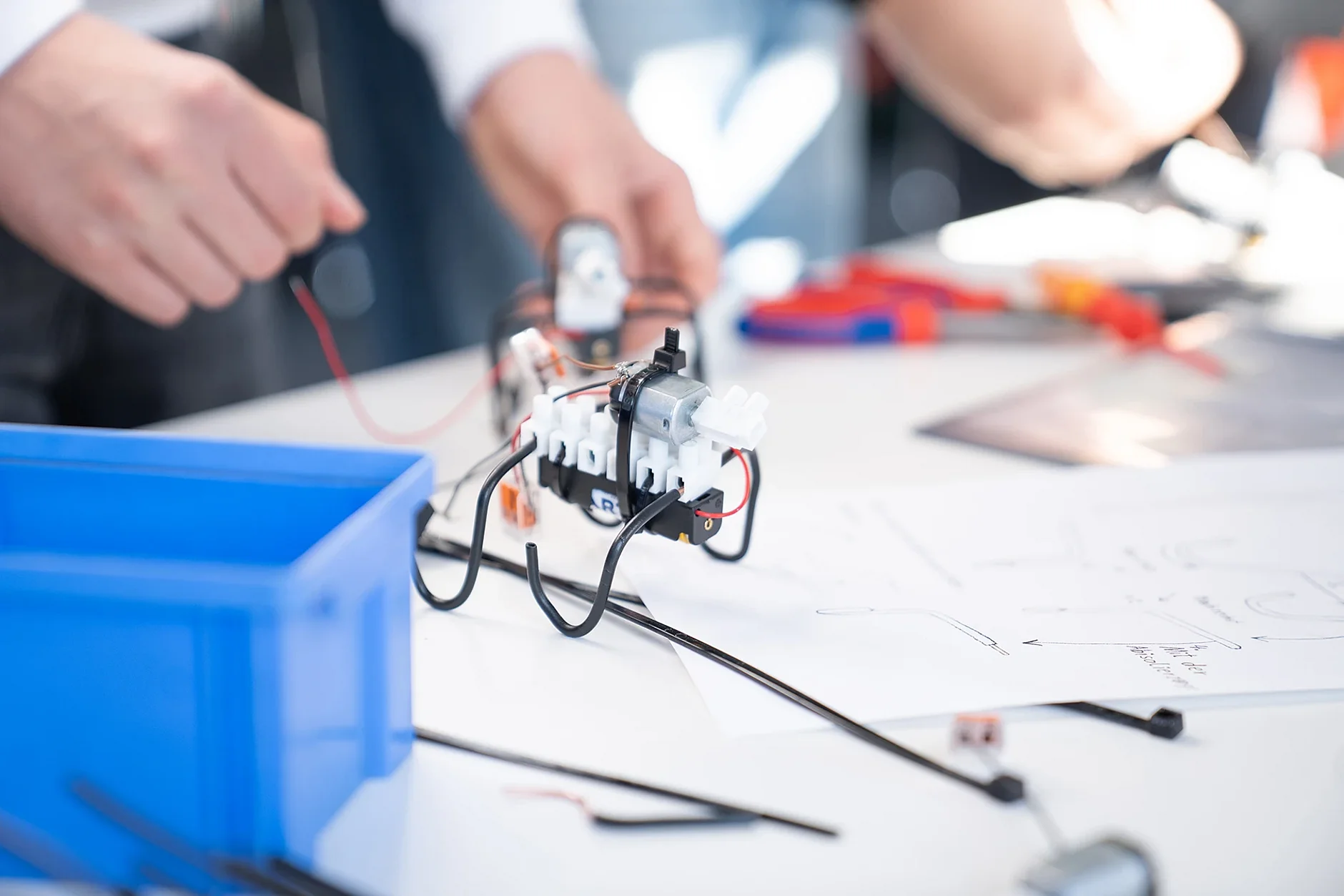 Beim Girls and Boys Day bei VAHLE wird praxisnah der Berufsalltag kennengelernt.